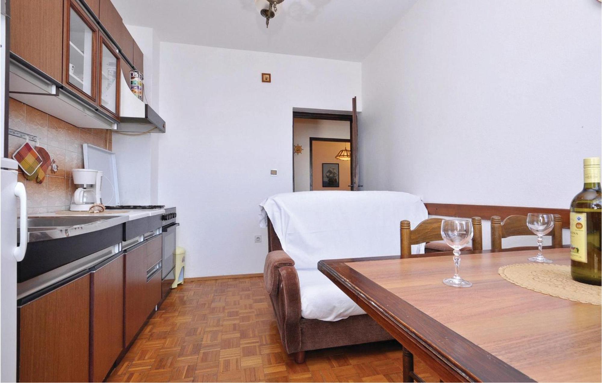 2 Bedroom Lovely Apartment In Starigrad Paklenica Luaran gambar