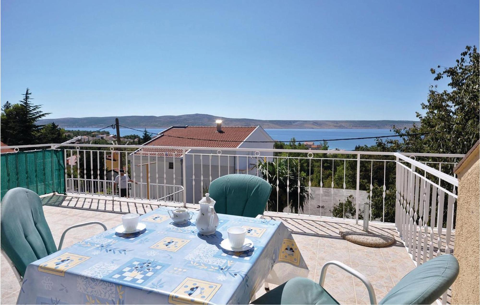 2 Bedroom Lovely Apartment In Starigrad Paklenica Luaran gambar